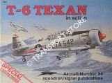 Book cover of T-6 Texan in action by DAVIS, Larry
